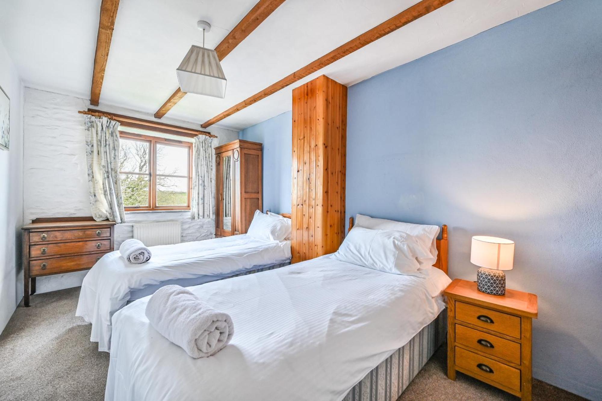 Polean Farm Cottages - With Free Animal Feeding And Pony Rides And Free Access To A Nearby Pool Looe Habitación foto
