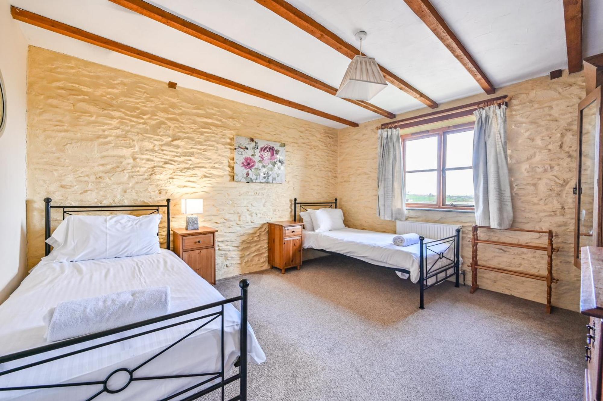 Polean Farm Cottages - With Free Animal Feeding And Pony Rides And Free Access To A Nearby Pool Looe Habitación foto