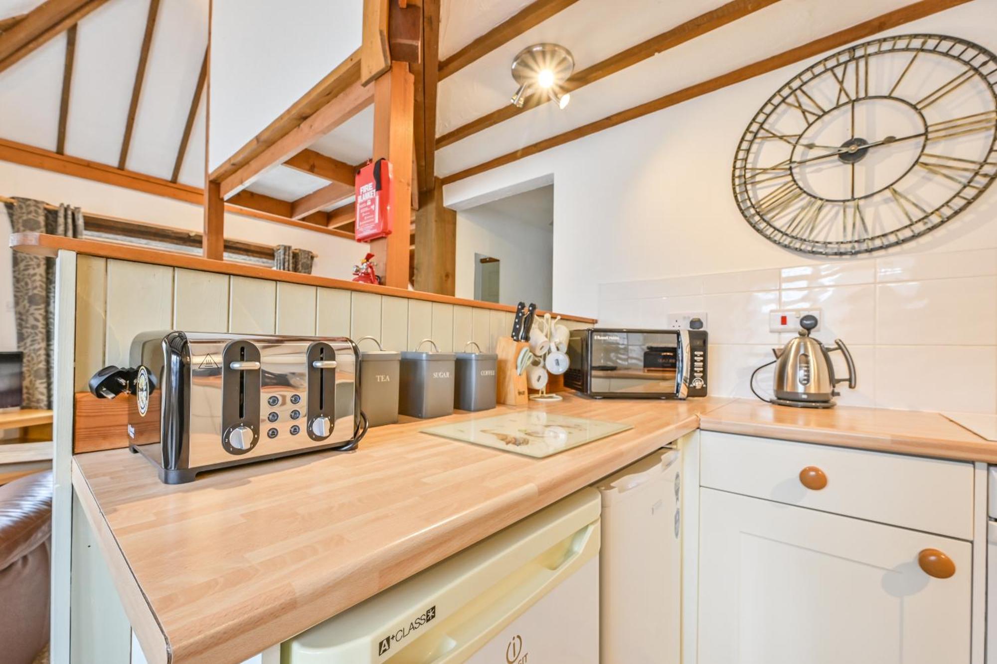 Polean Farm Cottages - With Free Animal Feeding And Pony Rides And Free Access To A Nearby Pool Looe Habitación foto