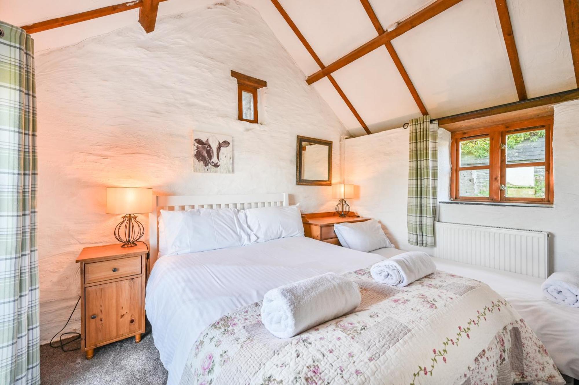 Polean Farm Cottages - With Free Animal Feeding And Pony Rides And Free Access To A Nearby Pool Looe Habitación foto