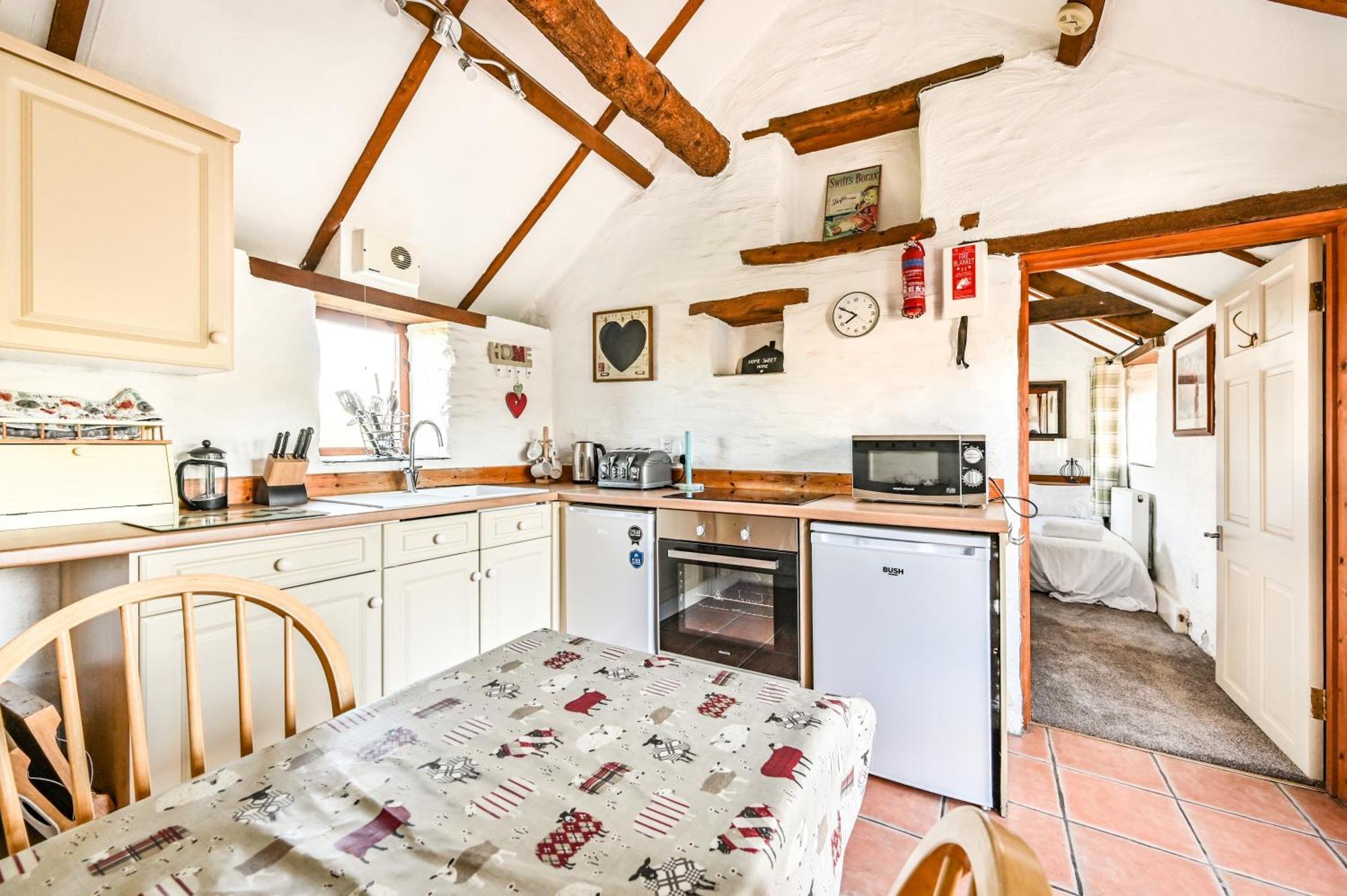 Polean Farm Cottages - With Free Animal Feeding And Pony Rides And Free Access To A Nearby Pool Looe Habitación foto