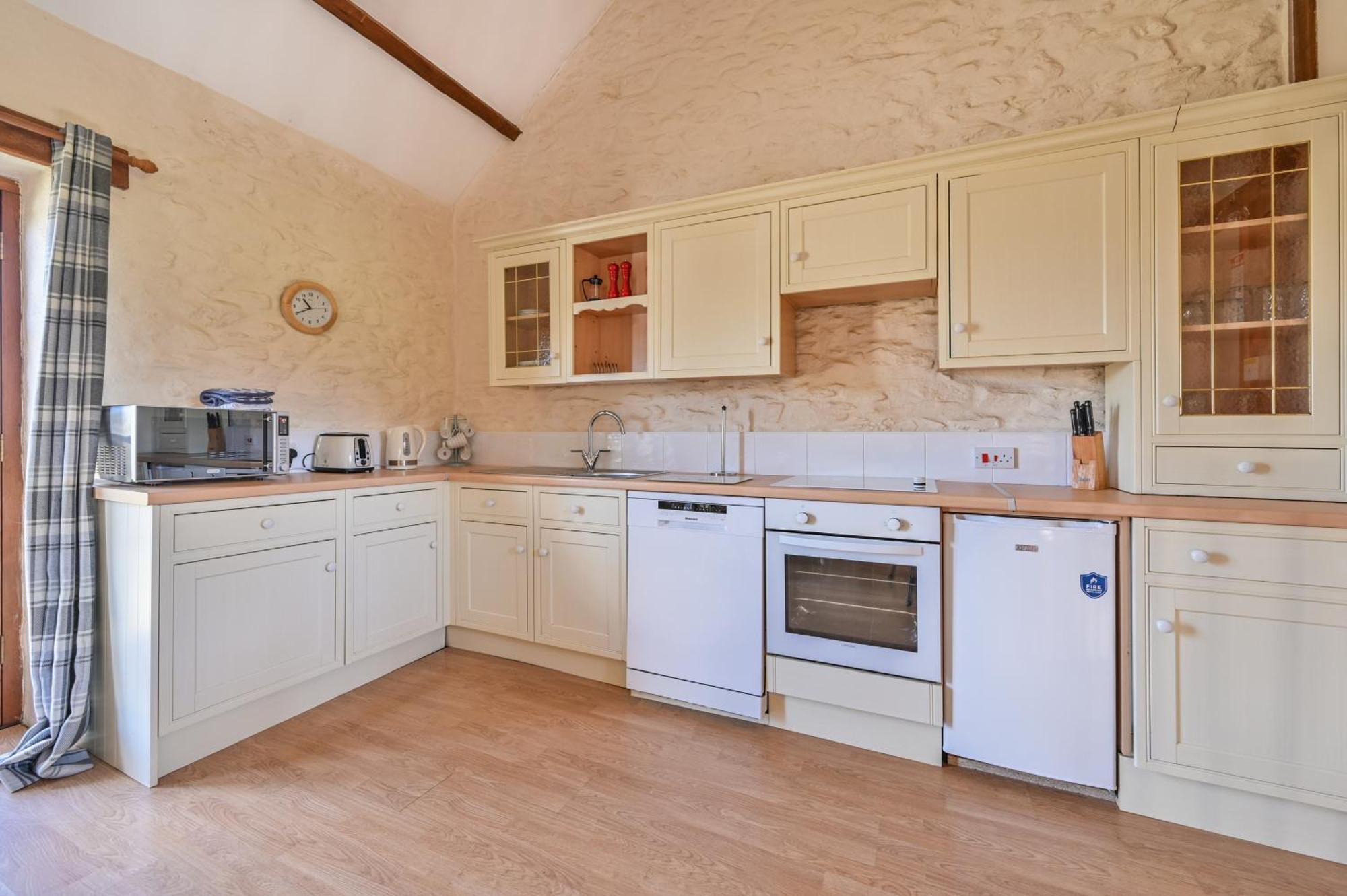 Polean Farm Cottages - With Free Animal Feeding And Pony Rides And Free Access To A Nearby Pool Looe Habitación foto