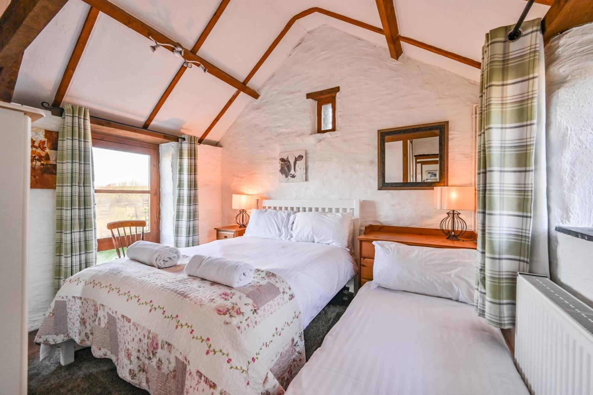 Polean Farm Cottages - With Free Animal Feeding And Pony Rides And Free Access To A Nearby Pool Looe Habitación foto