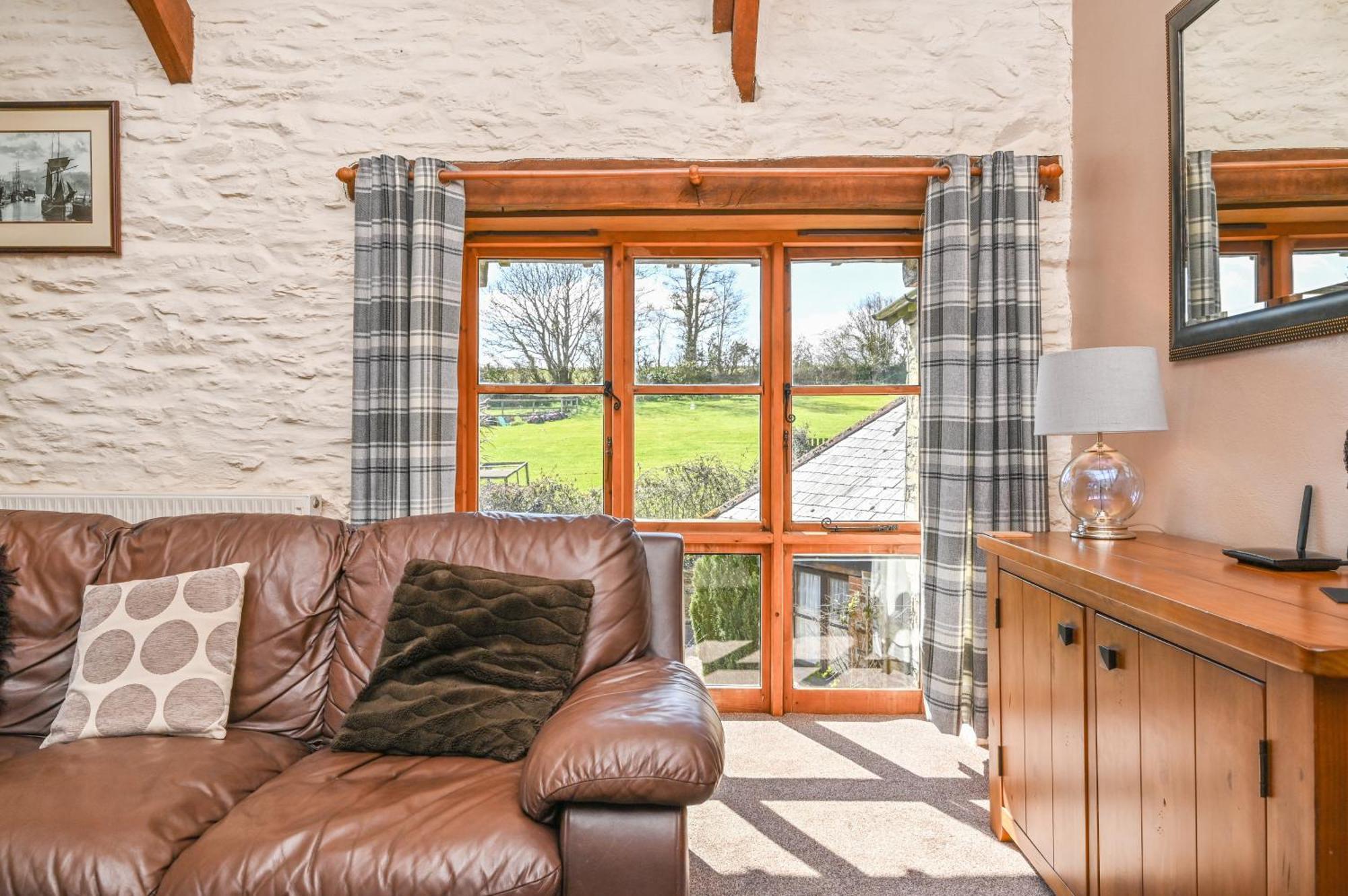 Polean Farm Cottages - With Free Animal Feeding And Pony Rides And Free Access To A Nearby Pool Looe Habitación foto