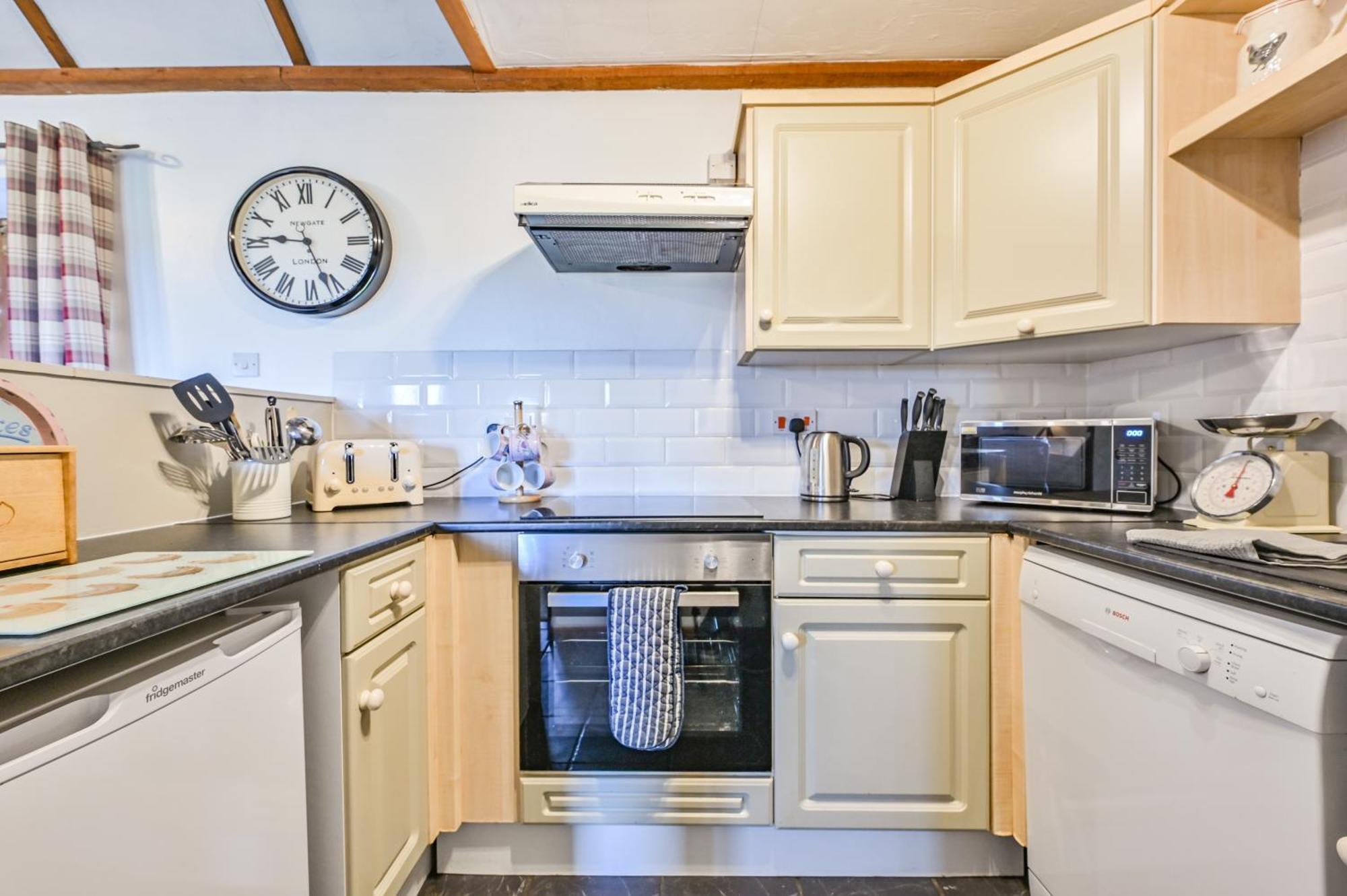 Polean Farm Cottages - With Free Animal Feeding And Pony Rides And Free Access To A Nearby Pool Looe Habitación foto
